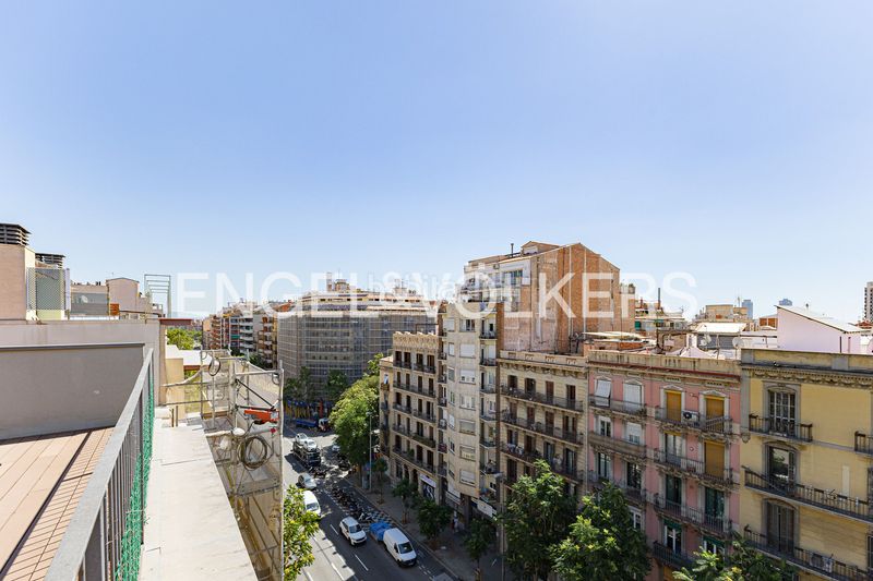 Foto 5c32ea58-57c4-41f0-859c-283c86adcc1a. Àtic amb calefacció a Dreta de l´Eixample Barcelona