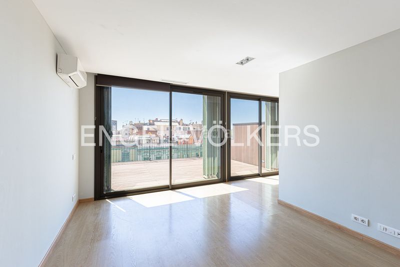 Foto aac3ef7c-d774-4dc2-9915-056e2999dd42. Àtic amb calefacció a Dreta de l´Eixample Barcelona