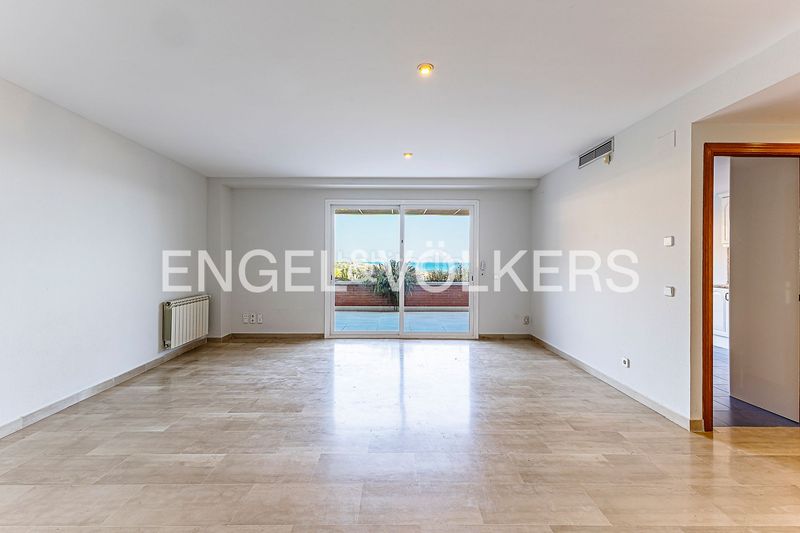 Foto 0ea794a2-f979-405b-9870-078a32f2af35. Dúplex amb calefacció aparcament piscina a les botigues de Sitges Sitges