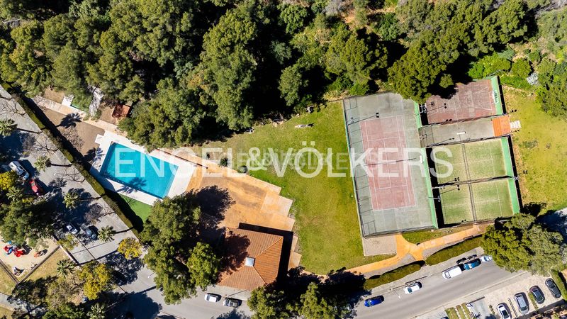 Foto 90ac09e5-1fbe-481e-b3ed-201900aae140. Dúplex amb calefacció aparcament piscina a les botigues de Sitges Sitges