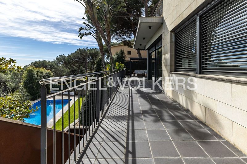 Foto 875410a7-a408-4dad-9944-3a3c79fe4267. Casa amb calefacció aparcament piscina a Premià de Dalt