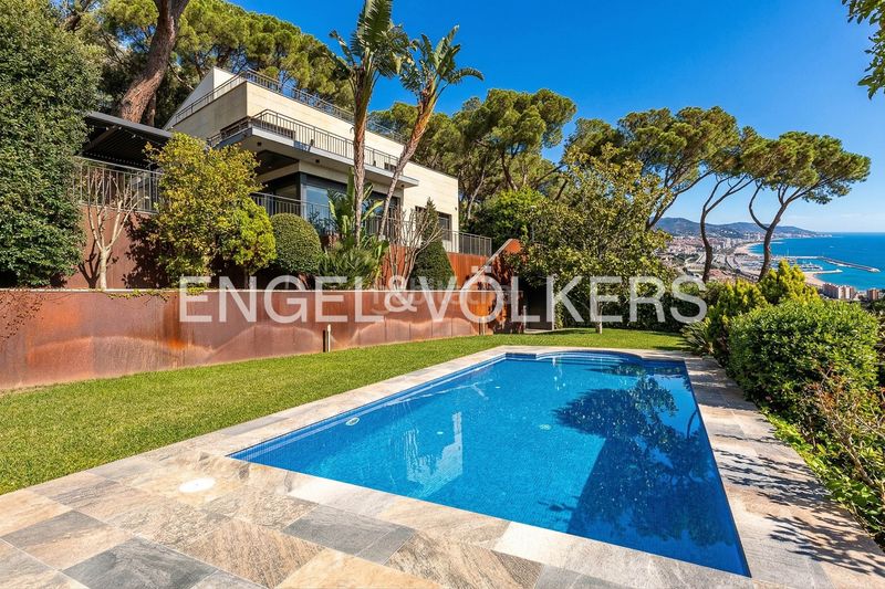 Foto b3a7913b-f167-4676-89eb-ba60c6711a80. Casa amb calefacció aparcament piscina a Premià de Dalt