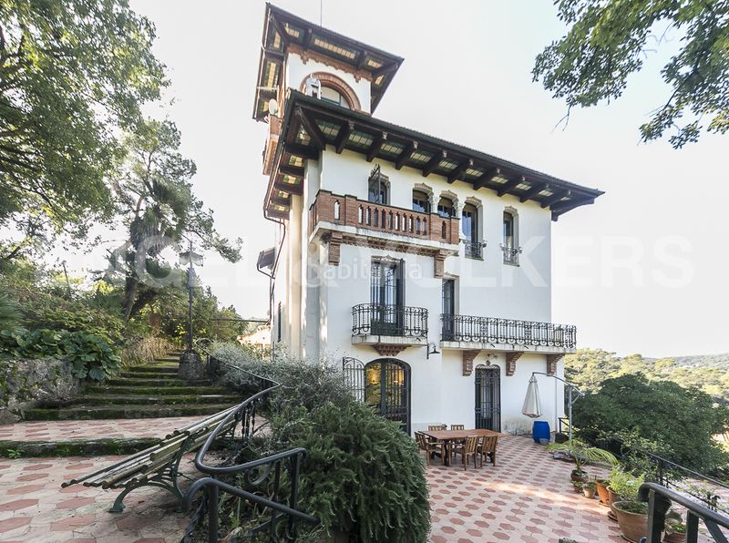 Foto 345dd026-2de0-4e1c-8123-f4a215bc581b. Casa amb calefacció aparcament piscina a Vallvidrera - Tibidabo - Les Planes Barcelona