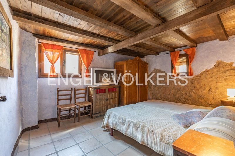 Foto af761c91-4ec3-42de-8886-3fda863dadbd. Casa amb calefacció a Cardona