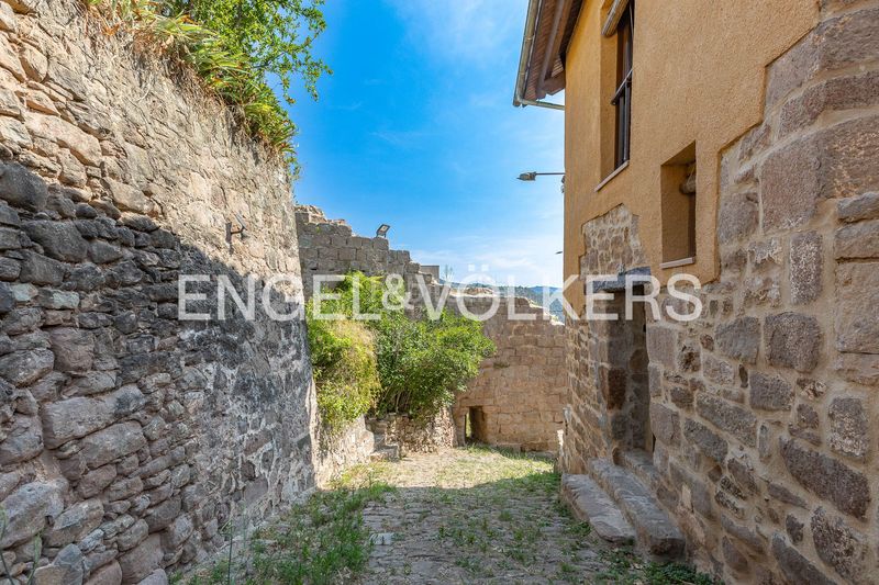 Foto e48f805a-eb61-4e16-9584-3b87b8c290e5. Casa amb calefacció a Cardona