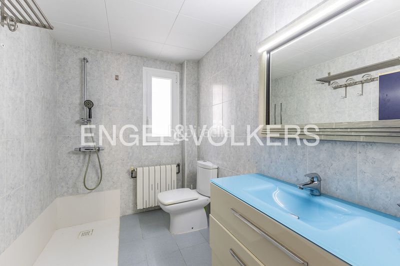 Foto 4d5f9189-ad38-4e93-b95c-281d4de90c88. Casa amb calefacció piscina a Montmar Castelldefels