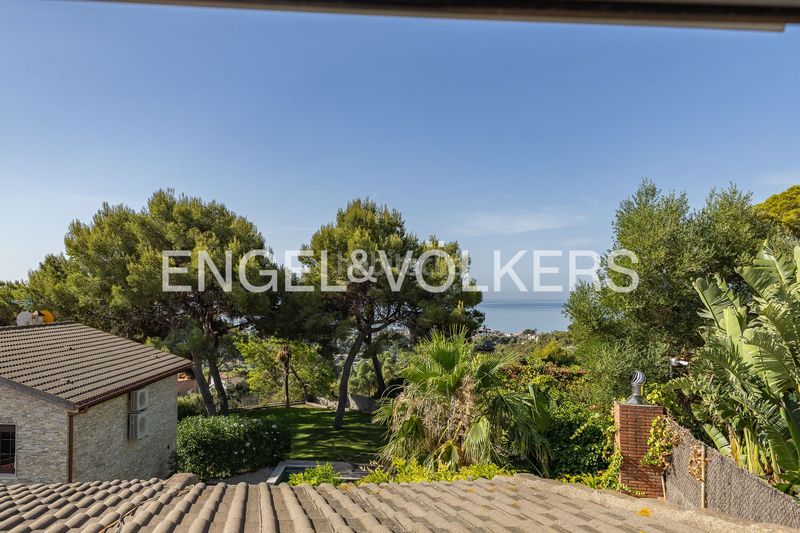 Foto 95d7c0a3-4feb-407a-8363-2d6f45eb2134. Casa amb calefacció piscina a Montmar Castelldefels