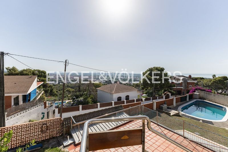 Foto a6383d10-4b87-485a-9f27-5a71cbb76d23. Casa amb calefacció piscina a Montmar Castelldefels