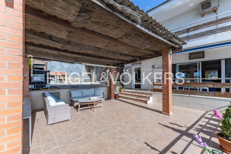 Foto ab7ab228-80c8-4c94-a953-e6c171b87746. Casa amb calefacció piscina a Montmar Castelldefels