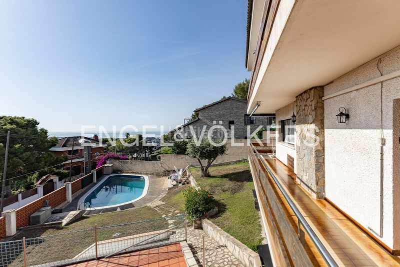 Foto ad3c3bcc-e95f-43be-a0a1-099c754c36b3. Casa amb calefacció piscina a Montmar Castelldefels