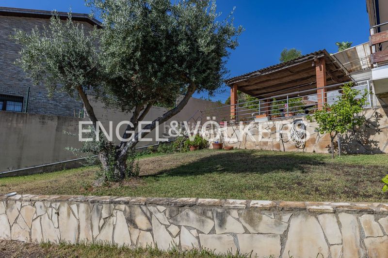 Foto b6341e69-3226-422d-a6f7-e6b5dd64163a. Casa amb calefacció piscina a Montmar Castelldefels