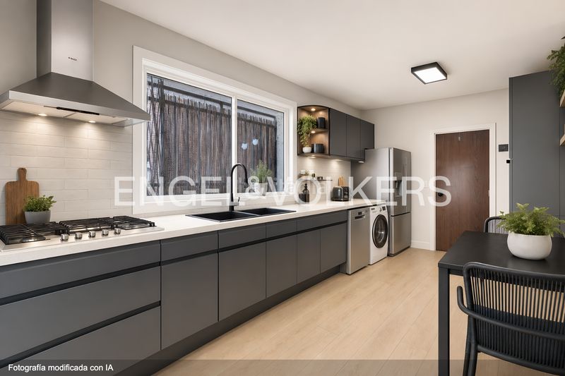 Foto c88eaa6a-d81d-4246-8876-57ff4cb19488. Casa amb calefacció piscina a Montmar Castelldefels