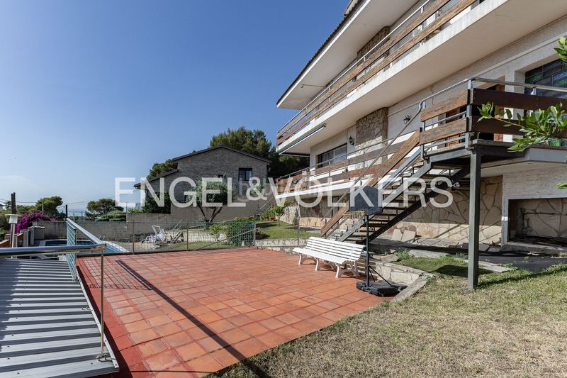 Foto cb5c895b-5533-415c-9ead-6e13bc0d42b1. Casa amb calefacció piscina a Montmar Castelldefels