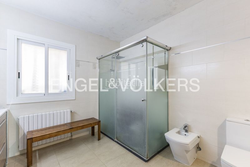 Foto cd28c99e-acc3-4675-ab20-e90f38e3a949. Casa amb calefacció piscina a Montmar Castelldefels