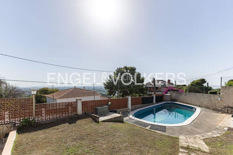 Foto e5699331-91bd-4c9b-950d-18f472127146. Casa amb calefacció piscina a Montmar Castelldefels
