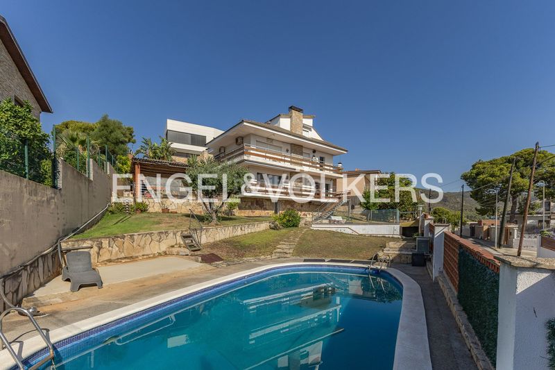 Foto e848a6a1-4e70-4ac4-921b-27c6c2c0de1a. Casa amb calefacció piscina a Montmar Castelldefels
