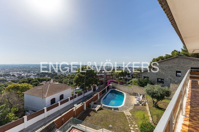 Foto fdfc9d39-2a05-45b8-970e-0800b2a33634. Casa amb calefacció piscina a Montmar Castelldefels