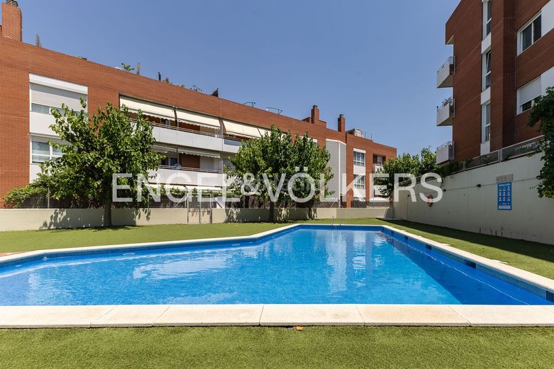Foto 49ee1f44-a44c-4f51-86b4-5b0f97180981. Dúplex amb calefacció aparcament piscina a Montgat