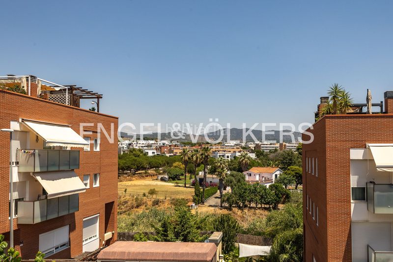 Foto 6c3e2e22-3d25-49c1-8726-9369d4a6ab2b. Dúplex amb calefacció aparcament piscina a Montgat