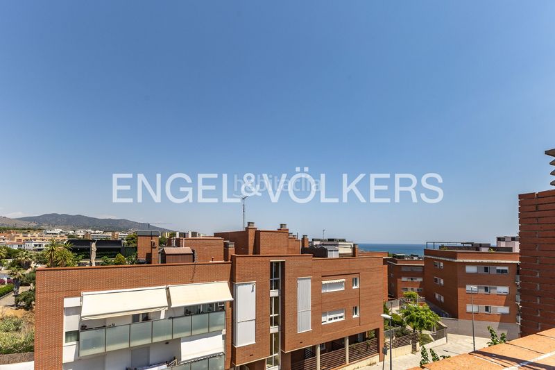 Foto b373535d-ee27-4b44-9102-b3fe9e80167c. Dúplex amb calefacció aparcament piscina a Montgat