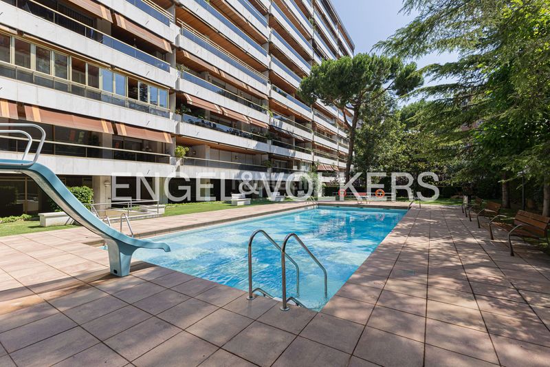 Foto 168966da-7cb8-4892-bf48-69d409277efe. Pis amb calefacció aparcament piscina a Pedralbes Barcelona