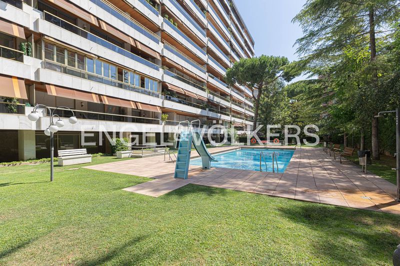 Foto 187af4f6-39d5-4fc6-9348-074674566671. Pis amb calefacció aparcament piscina a Pedralbes Barcelona