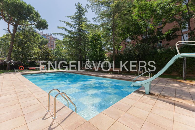 Foto 22f03333-8b3e-41eb-a74a-ee7388399fc1. Pis amb calefacció aparcament piscina a Pedralbes Barcelona