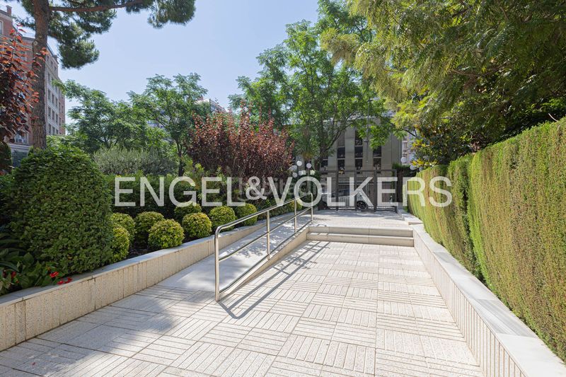 Foto afaf7787-9a8f-41e2-918a-72c73705b6f6. Pis amb calefacció aparcament piscina a Pedralbes Barcelona