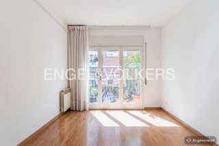 Pis a La Salut. Estupendo piso de 4 habitaciones, balcón y ascensor en gracia