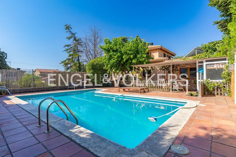 Foto eae81c08-e44b-474f-821c-55c11eb338ce. Casa amb calefacció aparcament piscina a Collbató