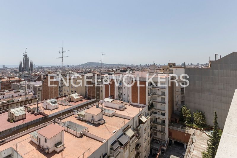 Foto 1c92fe6f-6f96-4f0a-b3dd-f783a9f7fd48. Àtic amb calefacció a Baix Guinardó Barcelona