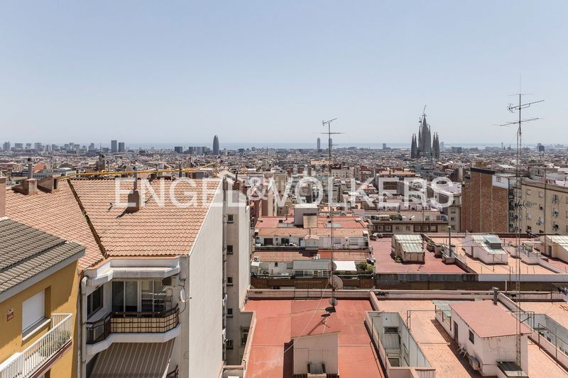 Foto 1f4540d9-5b6a-4b72-a426-5b0f962538c3. Àtic amb calefacció a Baix Guinardó Barcelona