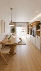 Etagenwohnung in Nou Eixample Sud. Luminoso apartamento de diseño con balcón en una ubicación privi