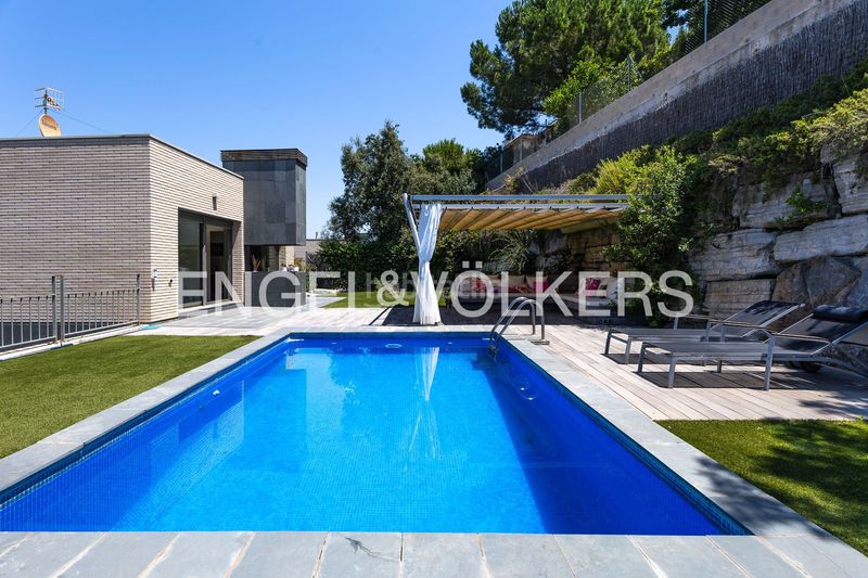 Foto 4039911b-1da5-44fd-99bb-355bb97dbce3. Casa amb calefacció aparcament piscina a Alella