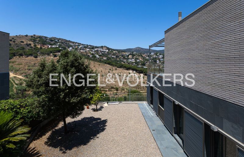 Foto b9f92238-3eec-475e-9ed3-8addeb48e419. Casa amb calefacció aparcament piscina a Alella