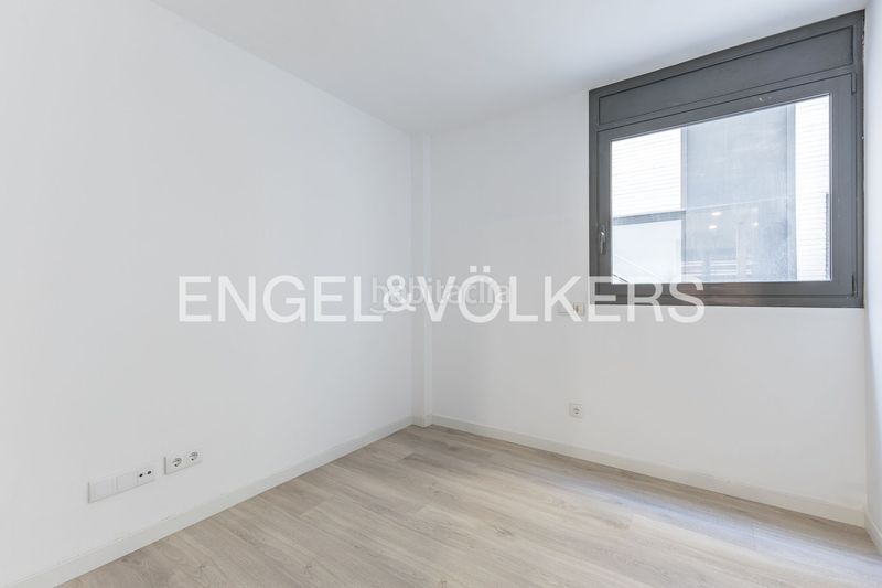 Foto 4ba1bd1e-f248-4fd0-89e0-5c784762486a. Dúplex amb calefacció aparcament piscina a Putget - Farró Barcelona