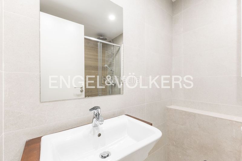Foto a0182a21-957a-4b0c-ae2a-d25ea0e7716e. Dúplex amb calefacció aparcament piscina a Putget - Farró Barcelona