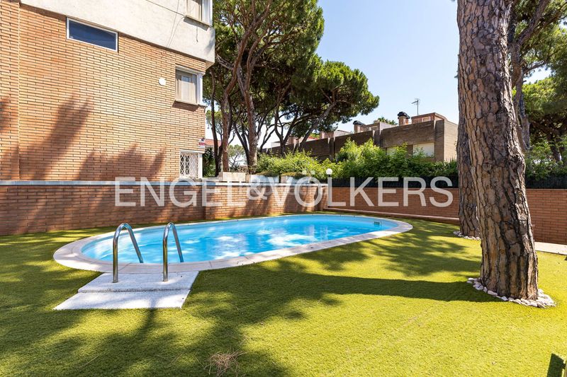 Foto 0c3436f5-fb78-41a4-b332-ad65f2d98dc5. Casa amb calefacció aparcament piscina a Gava Mar Gavà