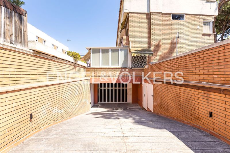 Foto 1d99afb9-3a99-43ce-975b-994dfc0338e6. Casa amb calefacció aparcament piscina a Gava Mar Gavà