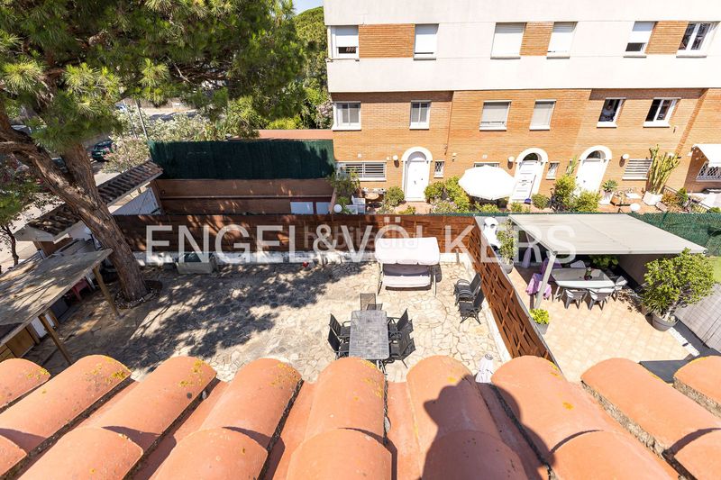 Foto 315dd044-3284-439b-9c67-519687d6ec38. Casa amb calefacció aparcament piscina a Gava Mar Gavà