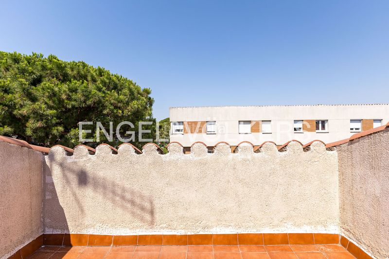 Foto 376ecd59-0cda-46c5-a33b-b3a5003d03f4. Casa amb calefacció aparcament piscina a Gava Mar Gavà