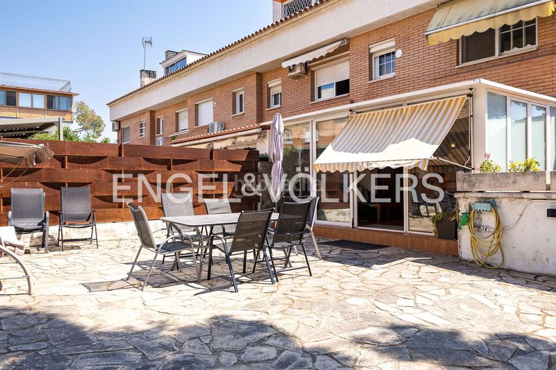 Foto 3b0eebd7-4892-4b5c-a571-7a039c00c951. Casa amb calefacció aparcament piscina a Gava Mar Gavà