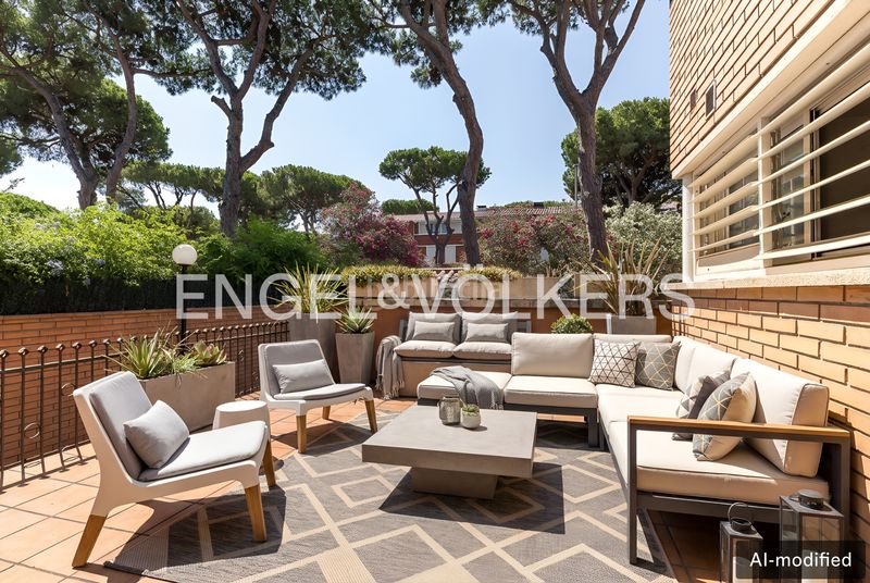Foto 578bfa03-3967-403c-b21d-881c0faef8a2. Casa amb calefacció aparcament piscina a Gava Mar Gavà