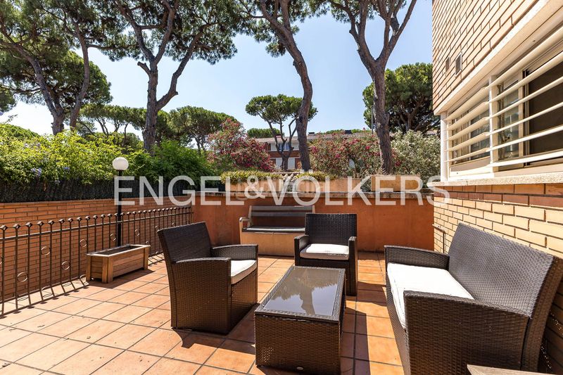 Foto a02c1254-969c-4abd-a72c-e4195ba9c27c. Casa amb calefacció aparcament piscina a Gava Mar Gavà