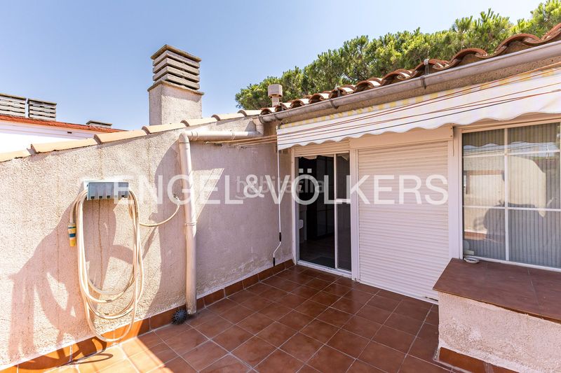 Foto ae237c05-6421-45c2-9fd2-23d14075908b. Casa amb calefacció aparcament piscina a Gava Mar Gavà