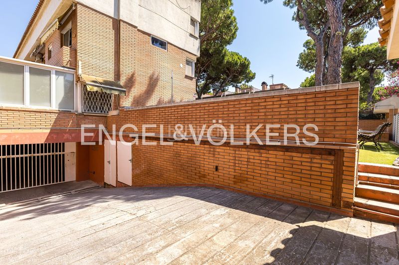 Foto b7536250-49db-4368-8e34-a70cc7c08a49. Casa amb calefacció aparcament piscina a Gava Mar Gavà
