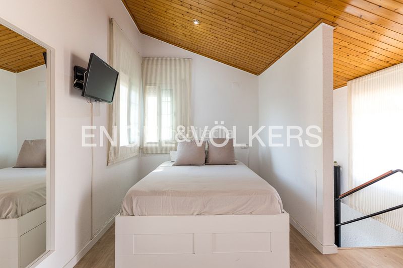 Foto b860a0fb-bd8a-4e19-b544-2d20cd3115f9. Casa amb calefacció aparcament piscina a Gava Mar Gavà