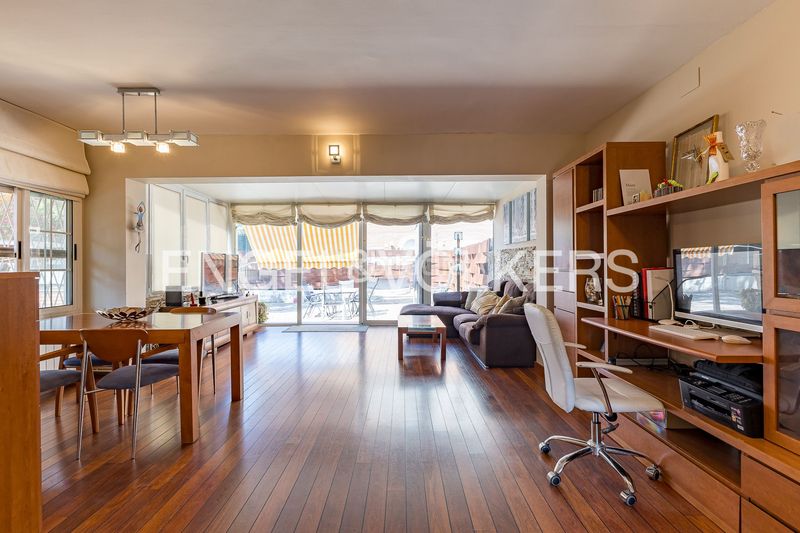 Foto cf7a885a-73f4-4c9f-a2bb-106313762437. Casa amb calefacció aparcament piscina a Gava Mar Gavà