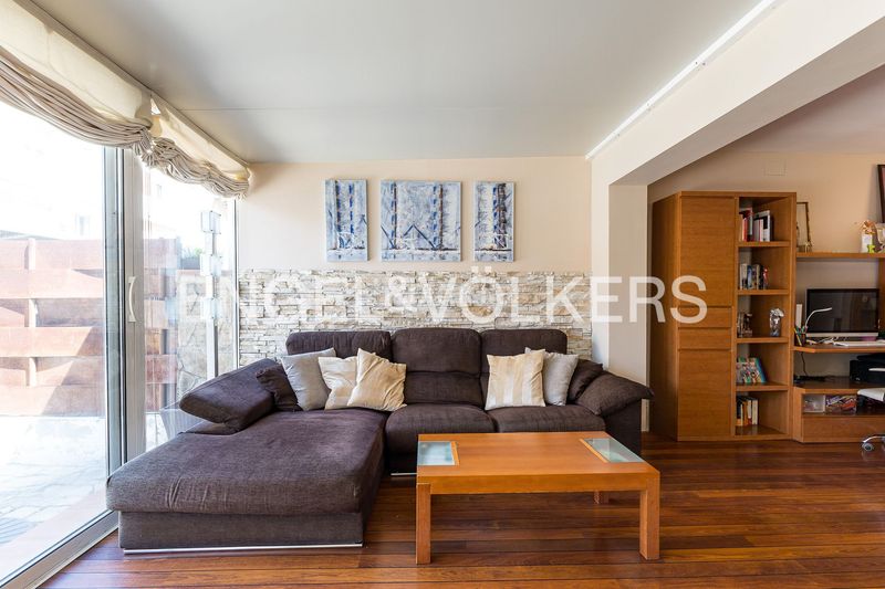 Foto f493ac50-652d-417c-8f20-0986097bee85. Casa amb calefacció aparcament piscina a Gava Mar Gavà