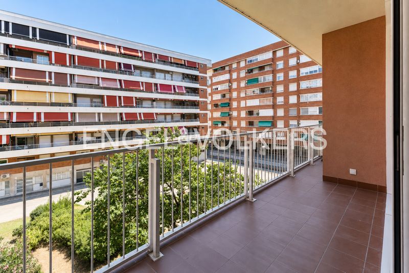 Piso  en  Barri de les Corts. Acogedor y luminoso piso en les corts